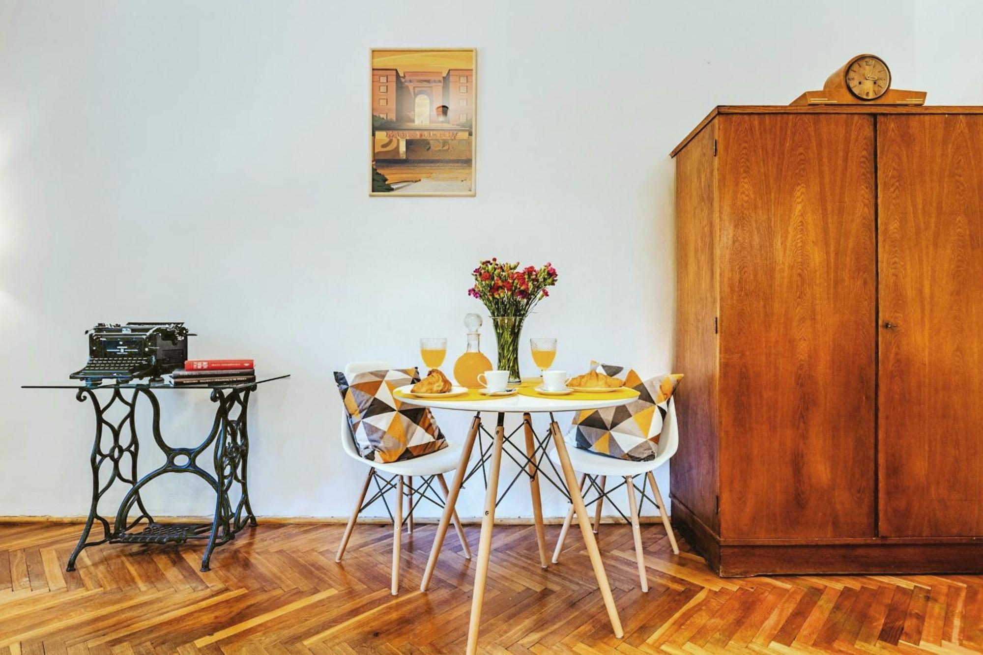 Na Muranowie - Mieszkanie Z Historia I In Muranow - A Flat With Warsaw History Екстериор снимка