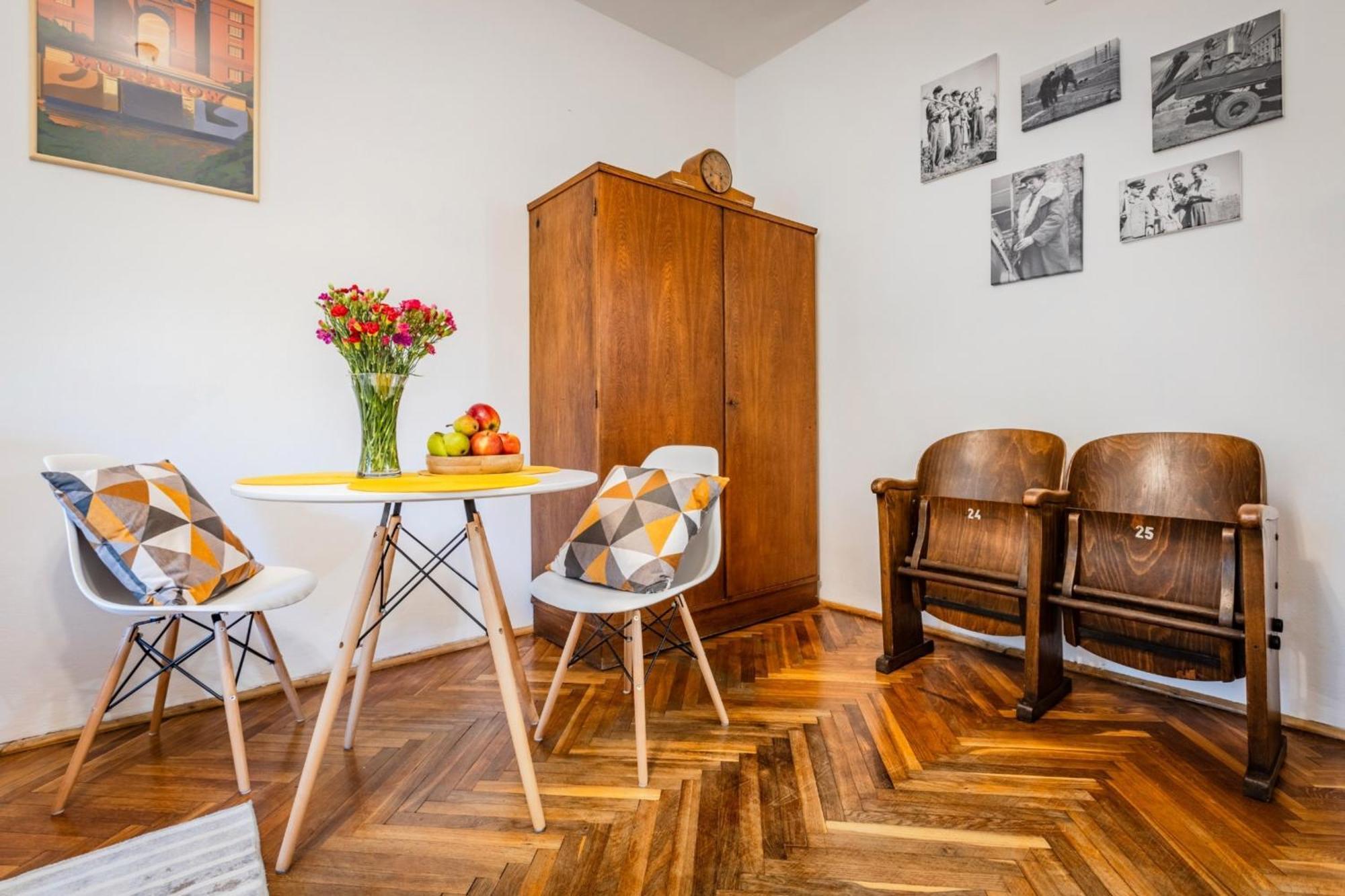 Na Muranowie - Mieszkanie Z Historia I In Muranow - A Flat With Warsaw History Екстериор снимка