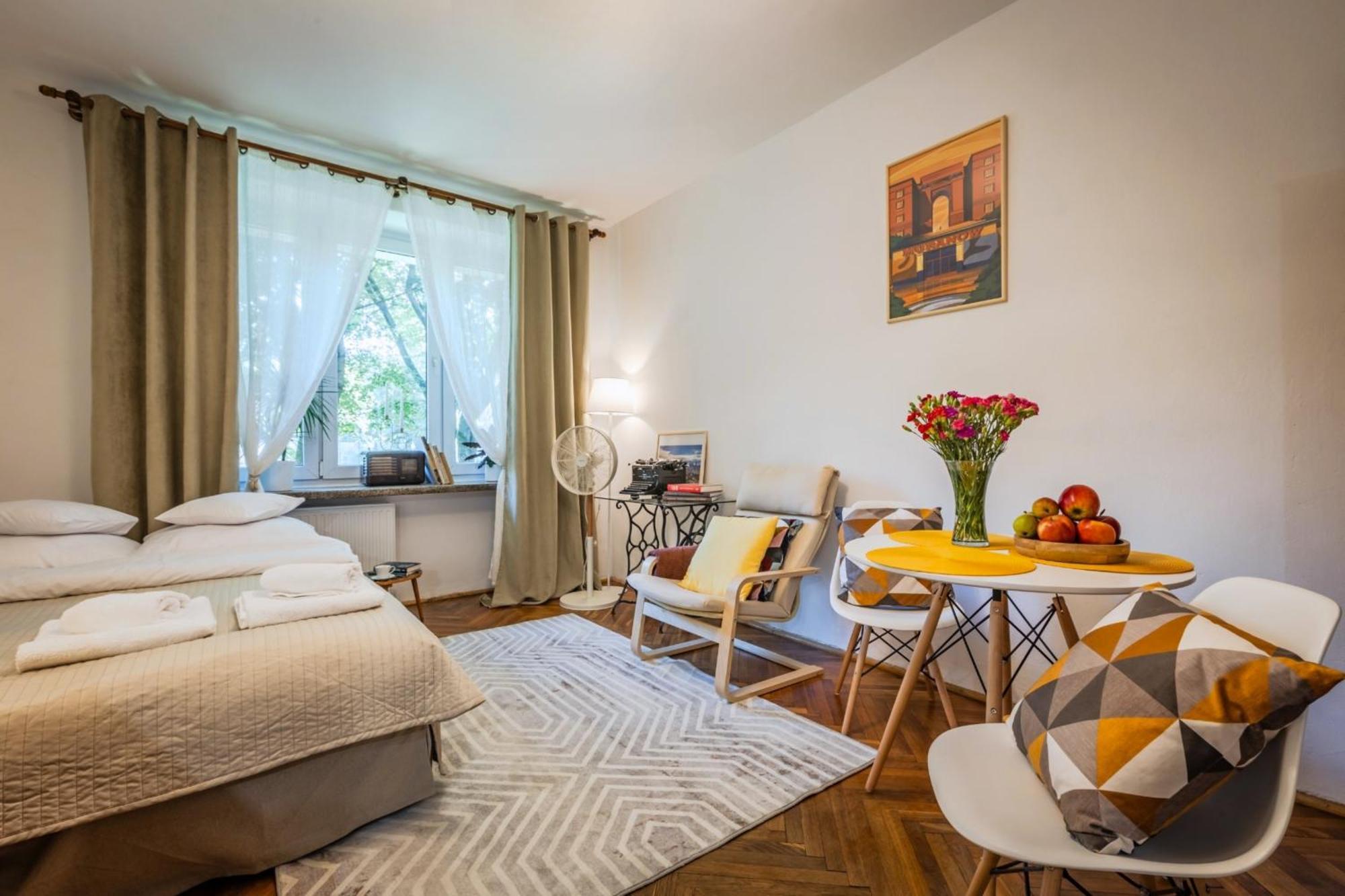 Na Muranowie - Mieszkanie Z Historia I In Muranow - A Flat With Warsaw History Екстериор снимка